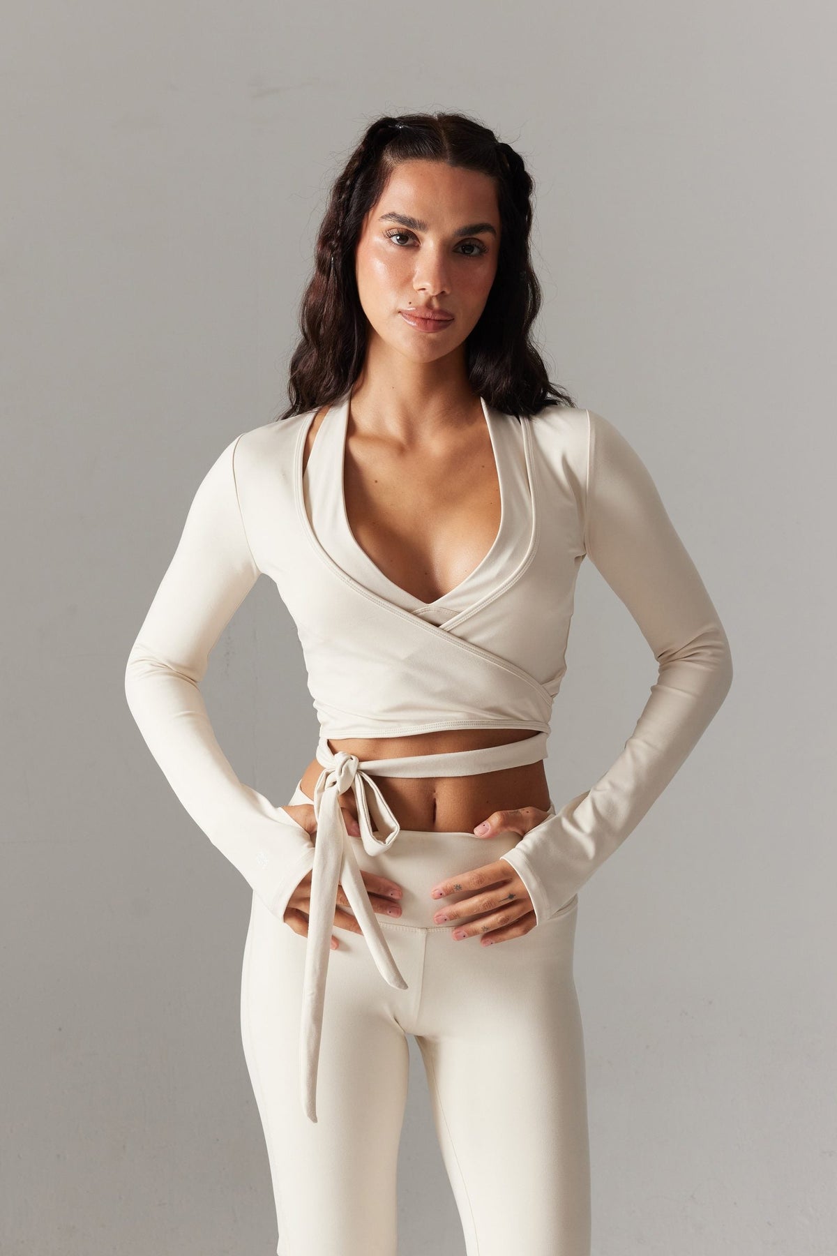 VYBE Wrap Uzun Kollu Crop & V-Form İspanyol Paça Tayt Seti — Kemik