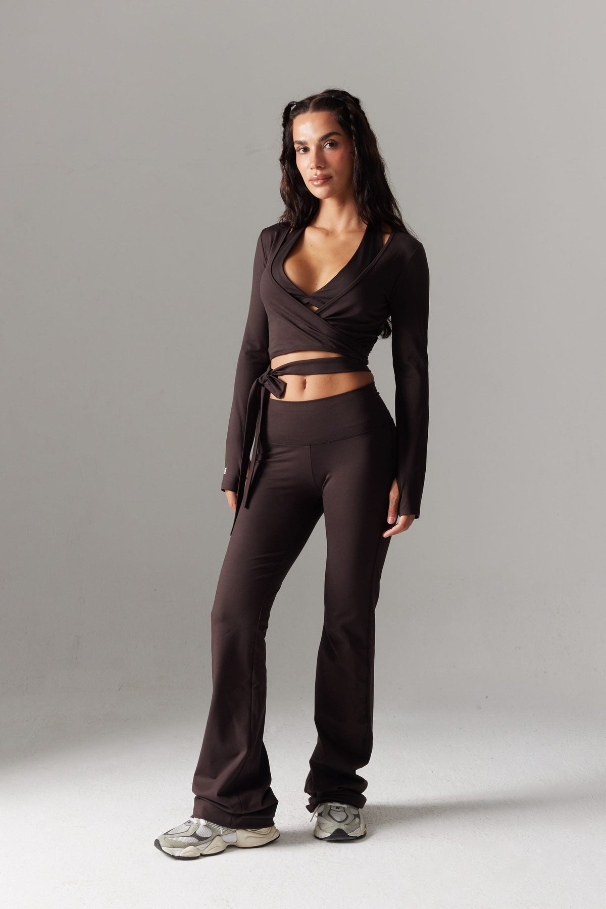 VYBE Wrap Uzun Kollu Crop — Acı Kahve