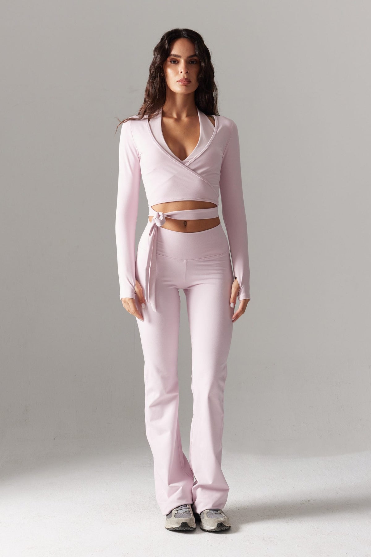 VYBE Wrap Uzun Kollu Crop & V-Form İspanyol Paça Tayt Seti — Pembe