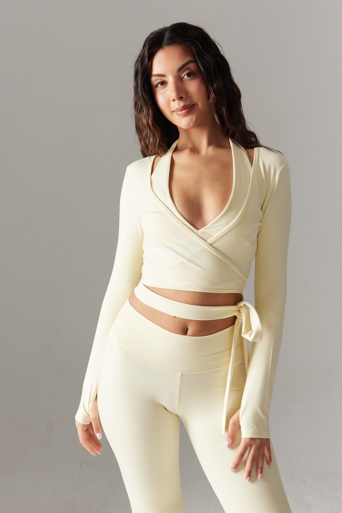 VYBE Wrap Uzun Kollu Crop & V-Form İspanyol Paça Tayt Seti — Sarı
