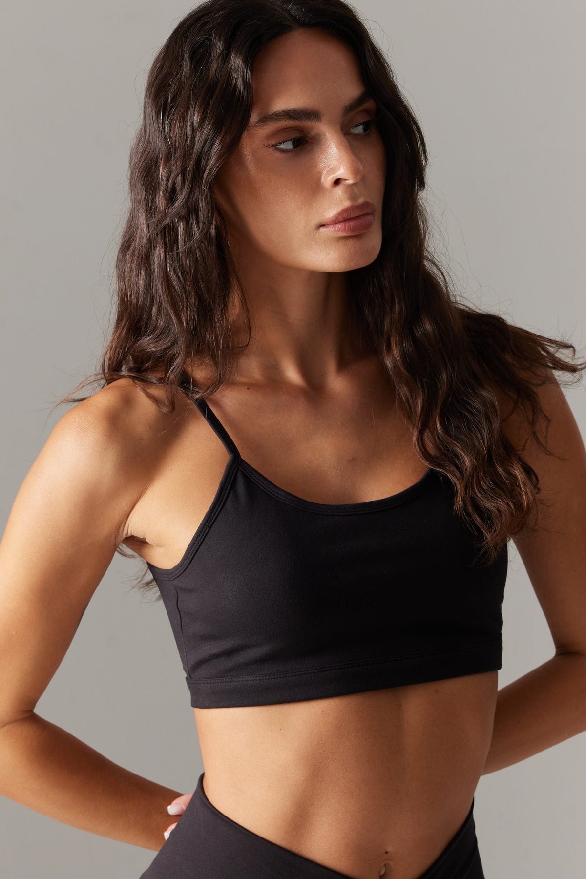 BASE İnce Askılı Crop — Siyah