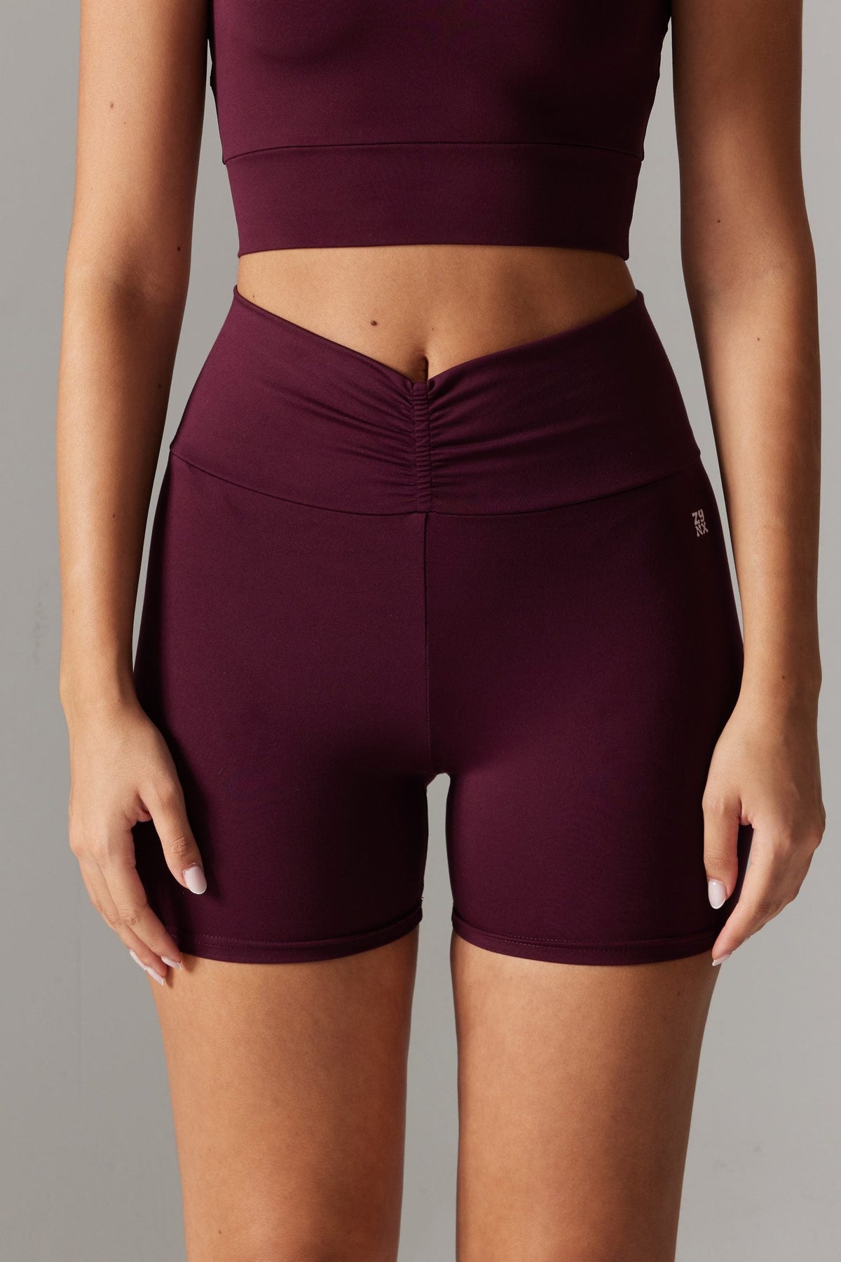 VYBE V-Form Mini Şort — Gardenya (Mürdüm)