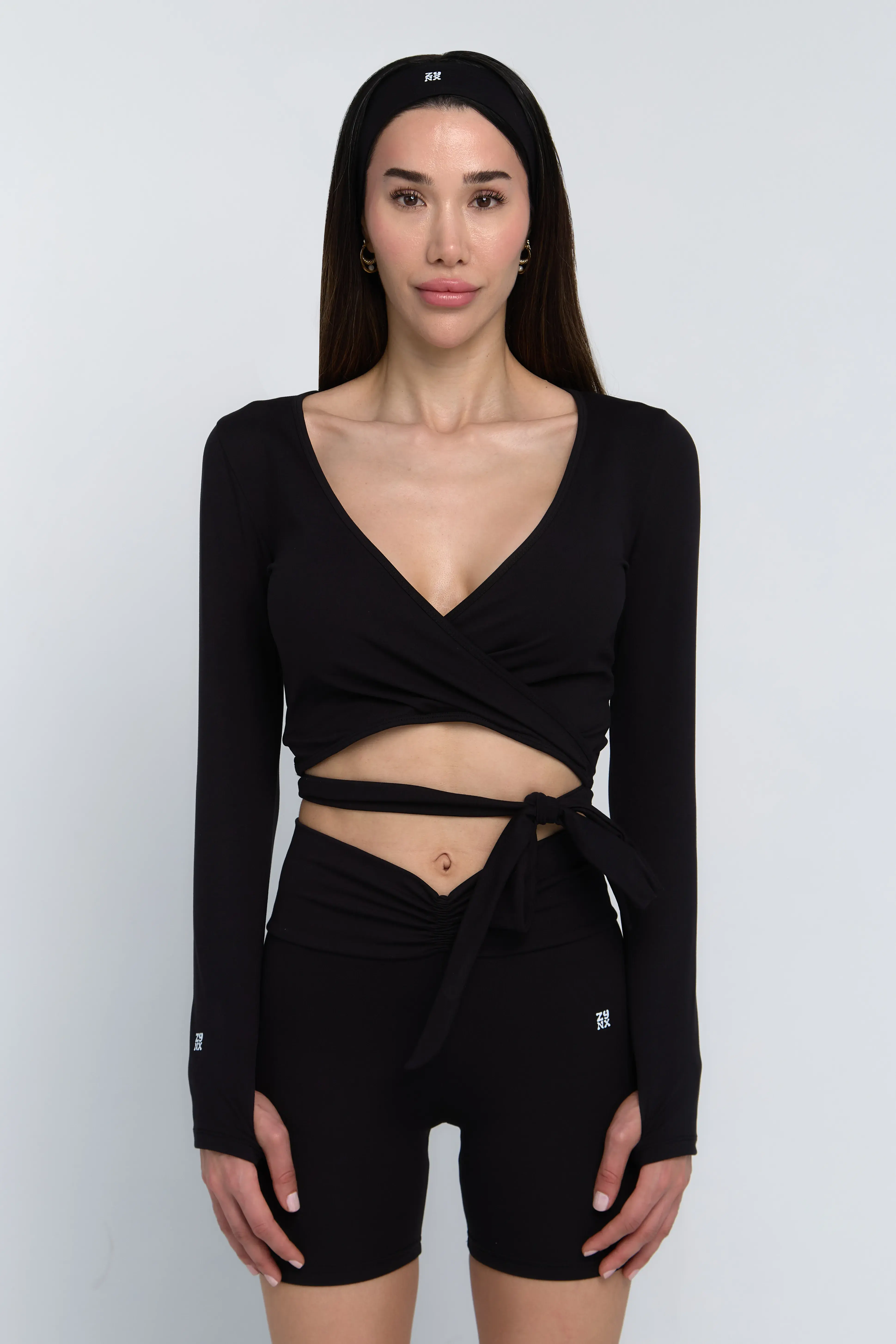 VYBE Wrap Uzun Kollu Crop & V-Form Şort Seti